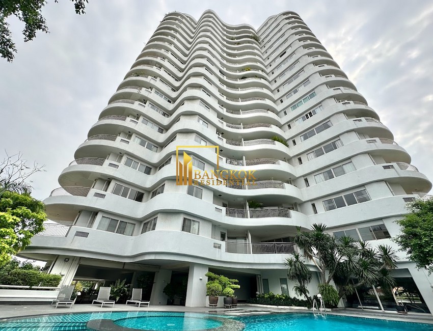 Baan Suan Plu exterior