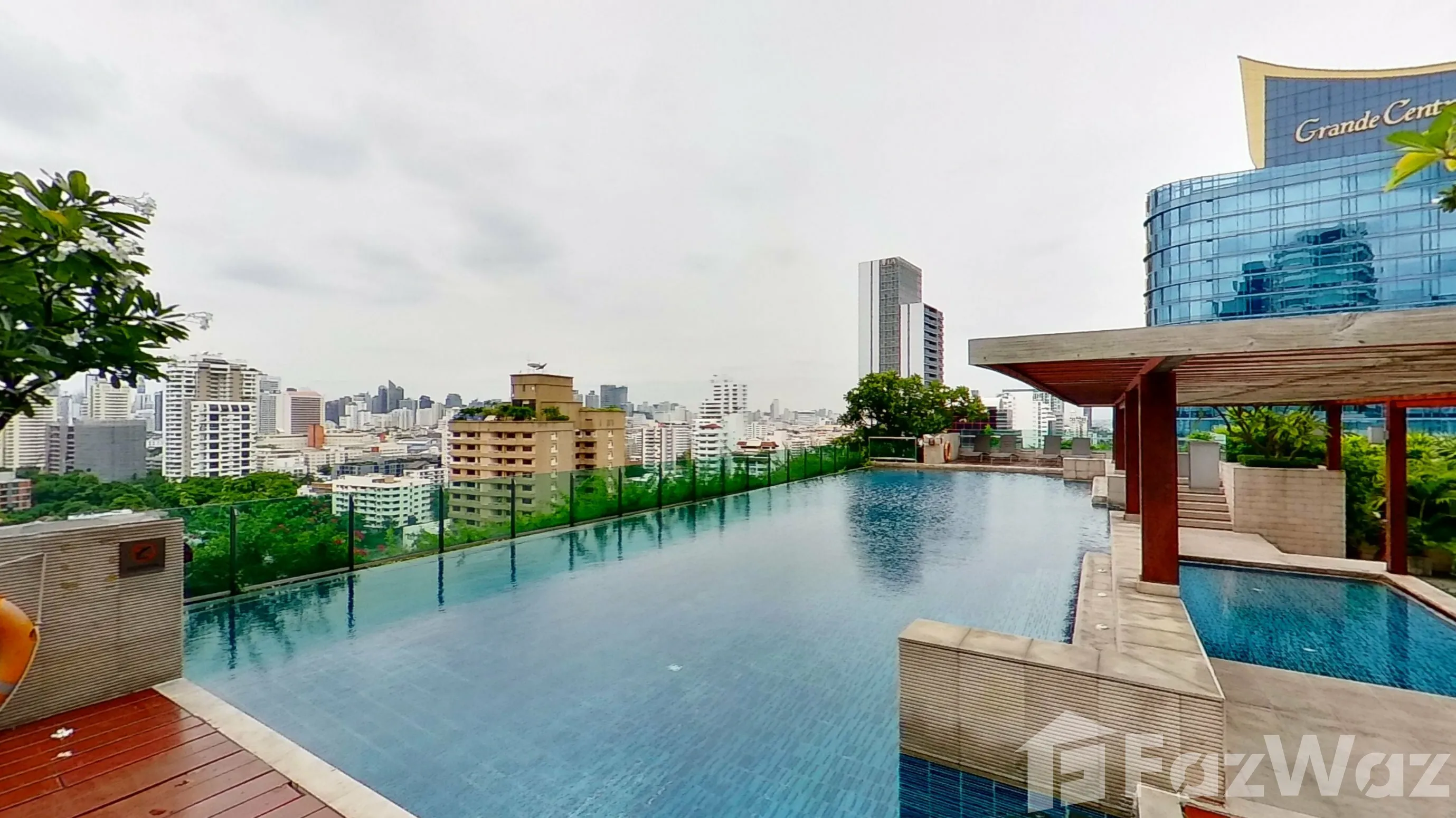 Eight Thonglor Residence exterior
