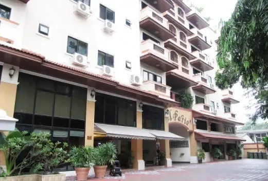 El Patio exterior