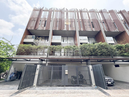 Park Lane Sukhumvit 105 exterior