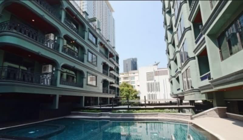 Ploenruedee Residence exterior