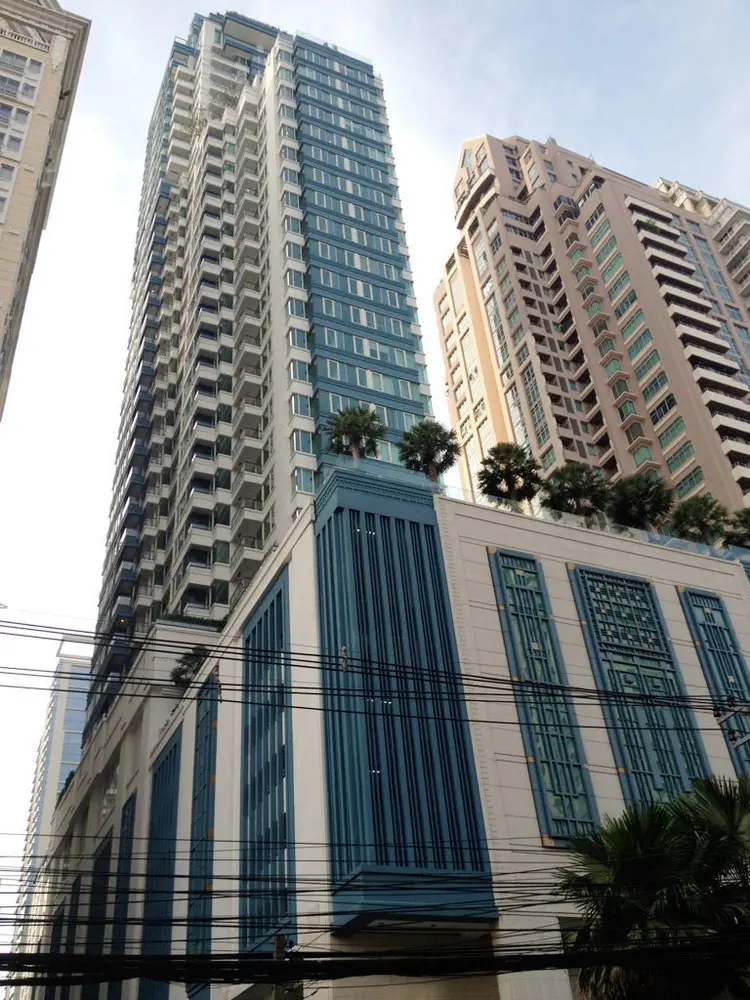 Q Langsuan exterior