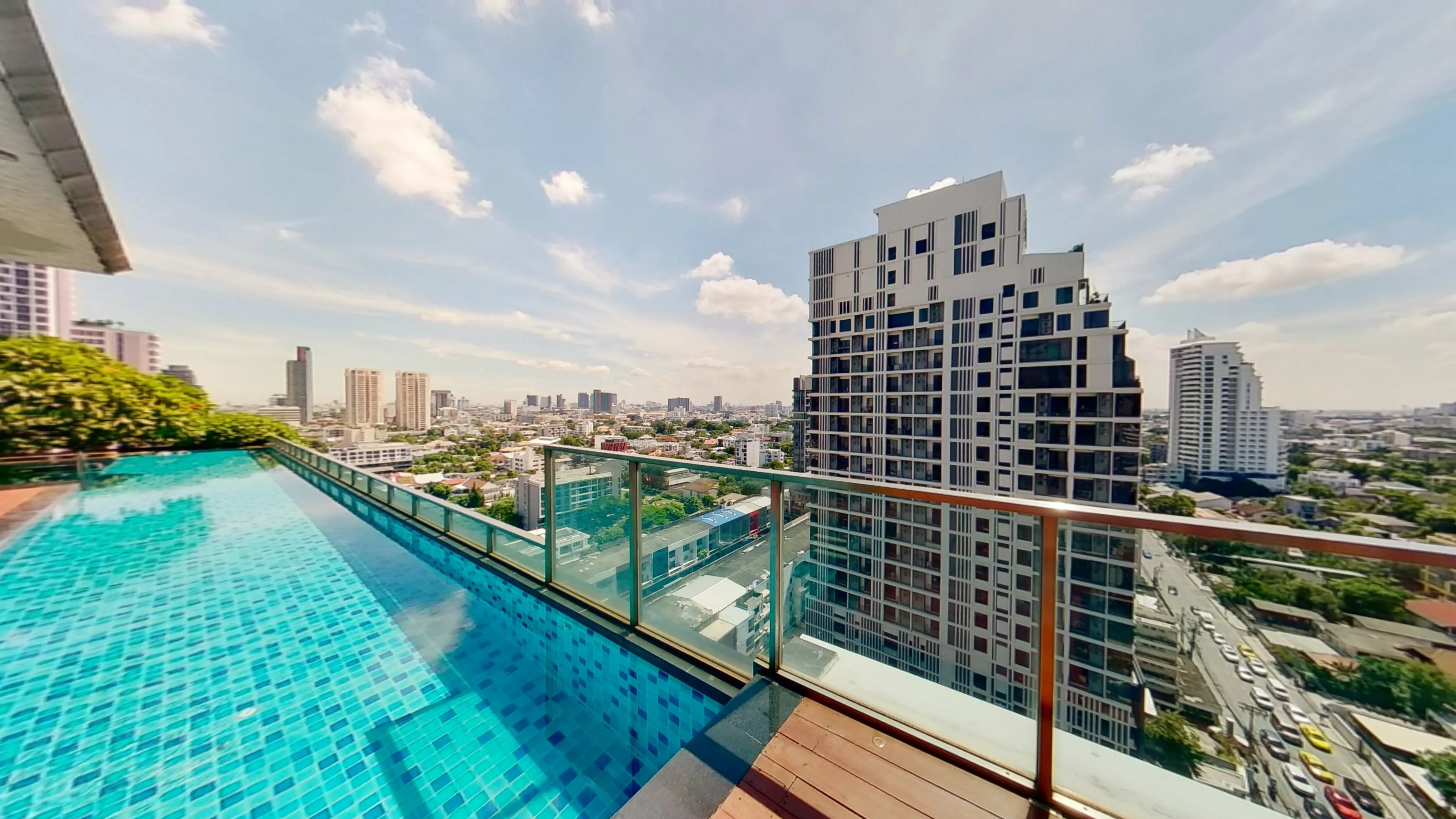 Thonglor 10 exterior