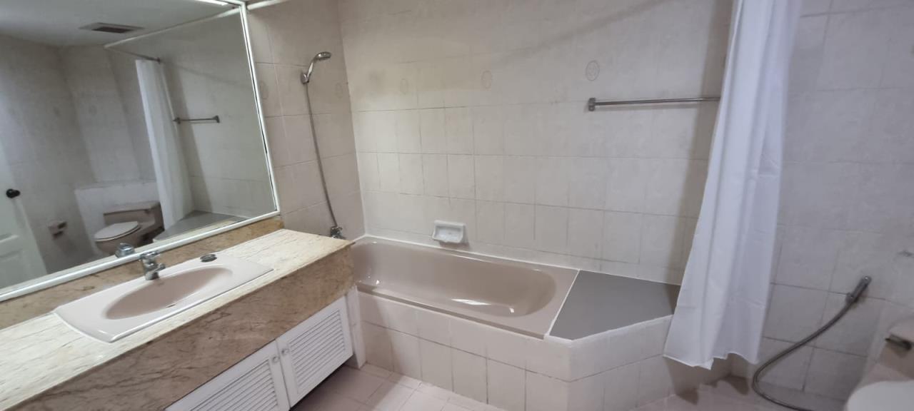 3 bedrooms 3 bathrooms ruamsuk condo for rent
