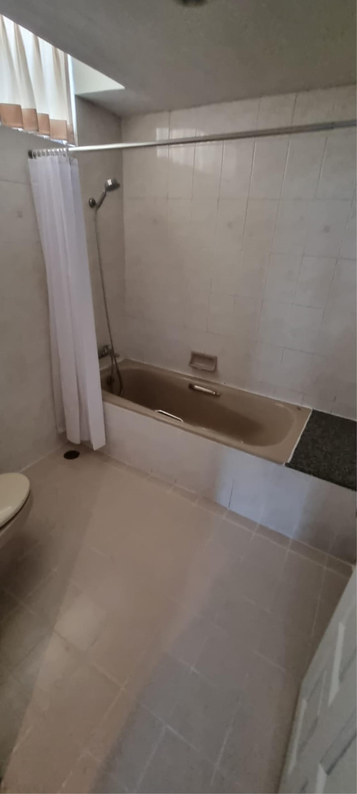 3 bedrooms 3 bathrooms ruamsuk condo for rent