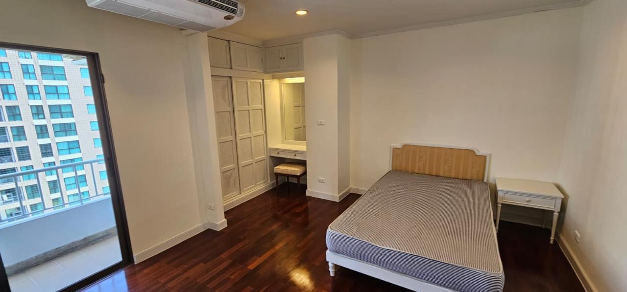 3 bedrooms 3 bathrooms le cullinan Sukhumvit for rent