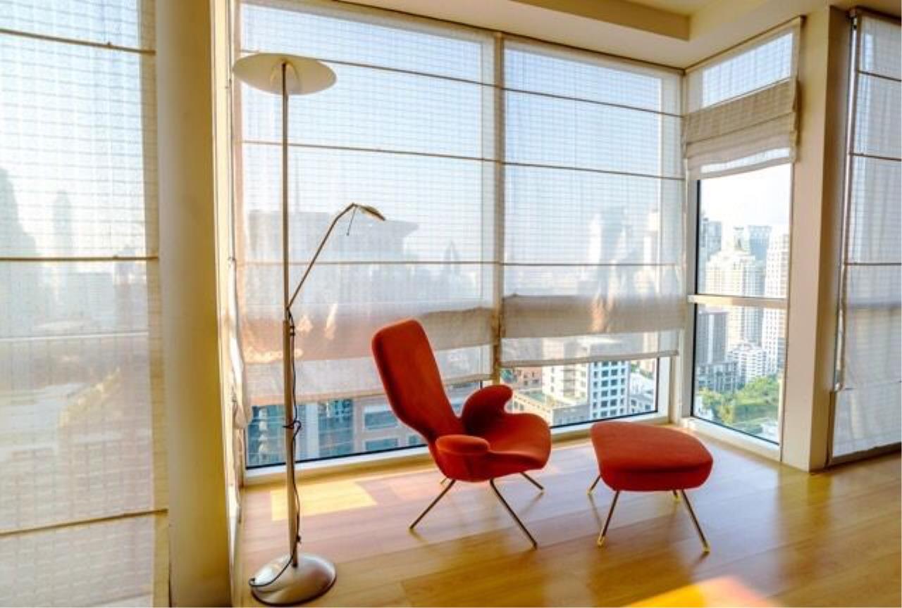 2 Bedrooms 2 Bathrooms Size 160sqm. Langsuan Ville for Rent