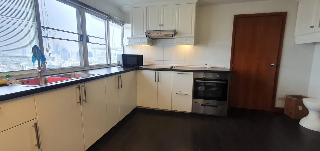 3 Bedrooms 4 Bathrooms rental regent on the park 3 sukhumvit 39