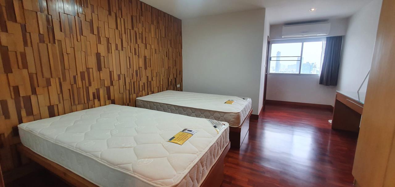 3 Bedrooms 4 Bathrooms rental regent on the park 3 sukhumvit 39