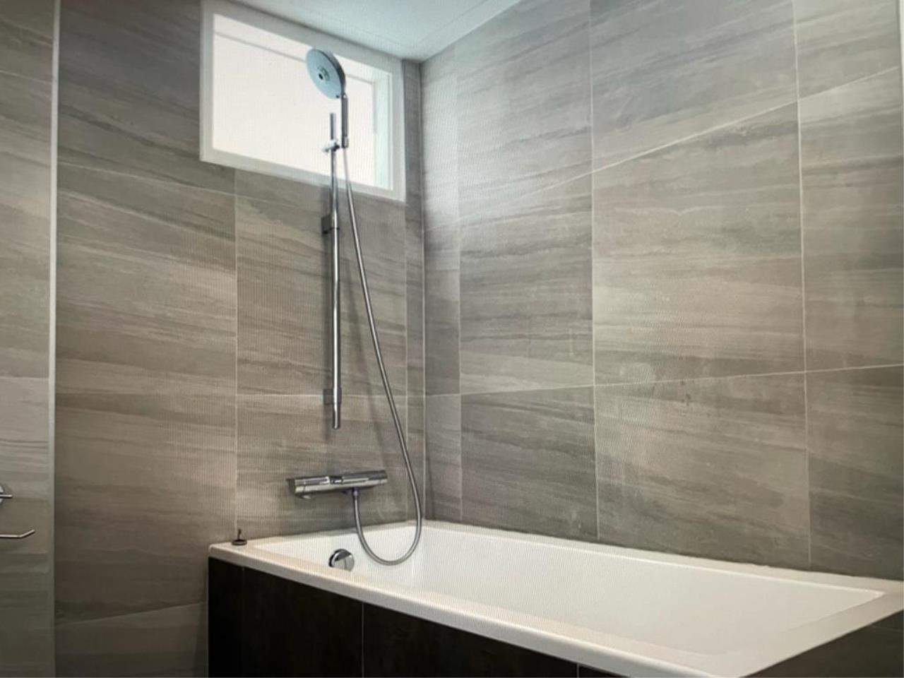 3 bedrooms 3 bathrooms regent on the park for rent for sale