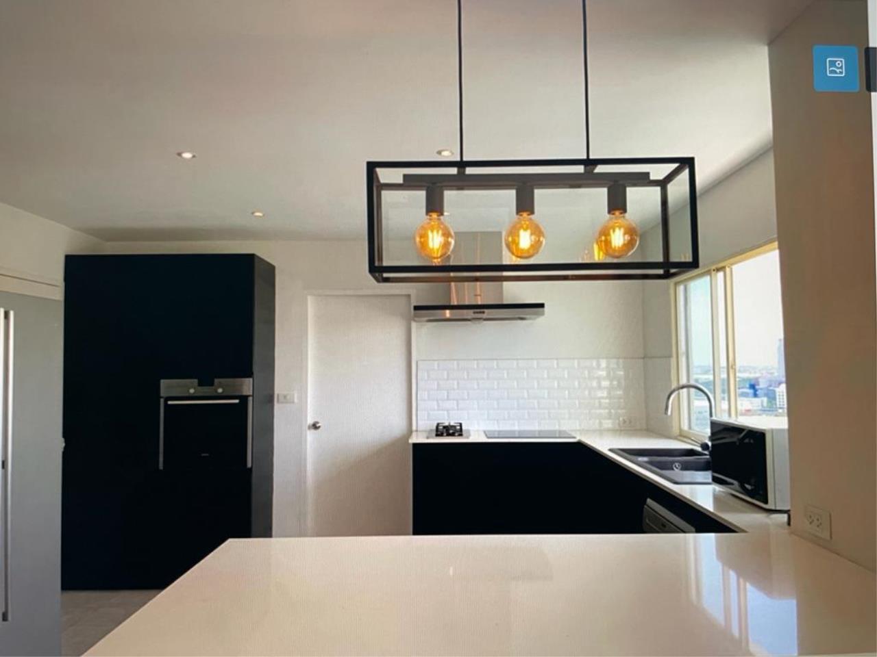 3 bedrooms 3 bathrooms regent on the park for rent for sale