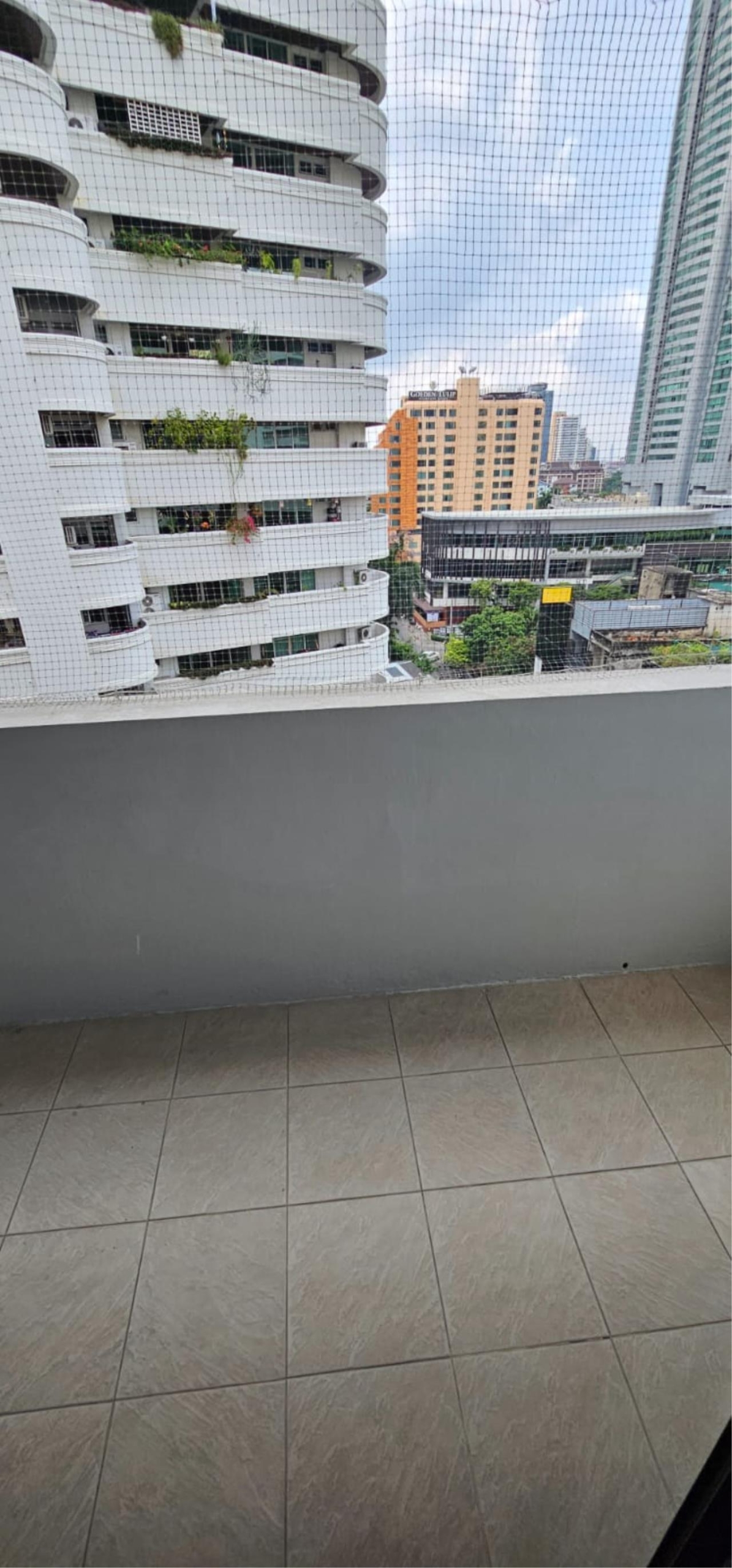 4 bedrooms 4 bathrooms Size regency court for rent