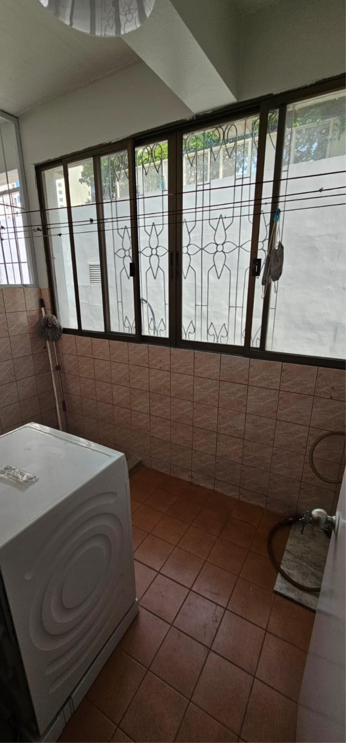 4 bedrooms 4 bathrooms Size regency court for rent