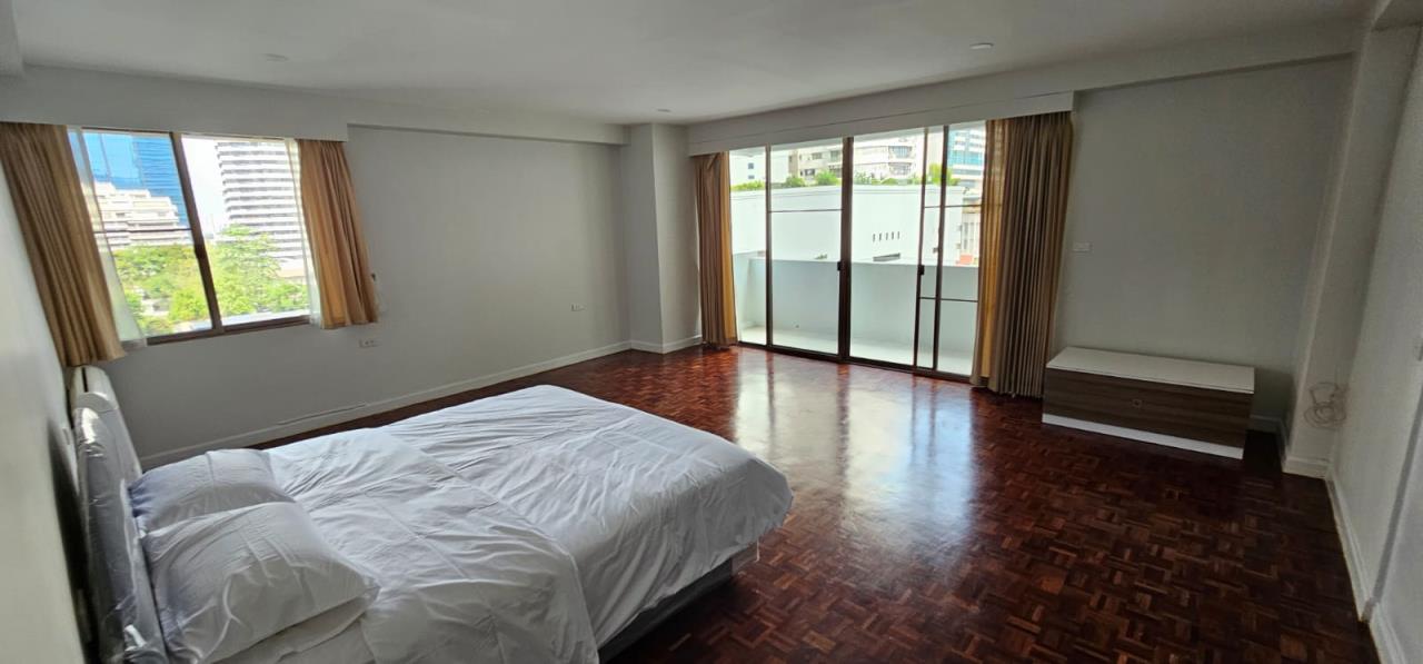4 bedrooms 4 bathrooms Size regency court for rent