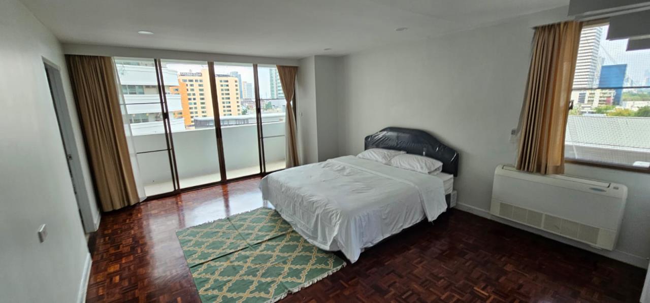 4 bedrooms 4 bathrooms Size regency court for rent
