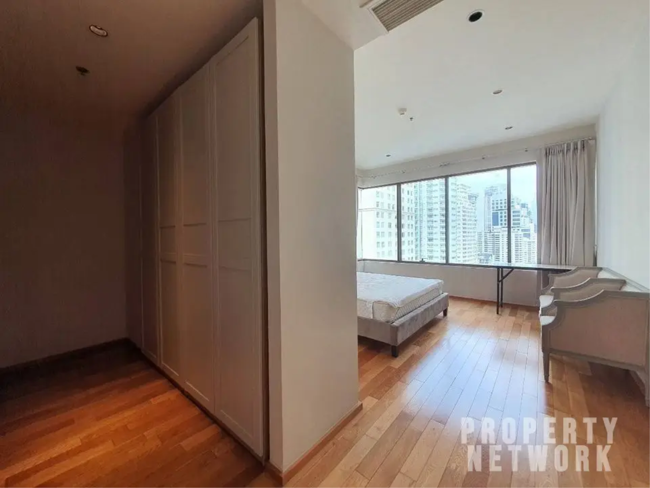 3 bedrooms 3 bathrooms the emporio place for rent