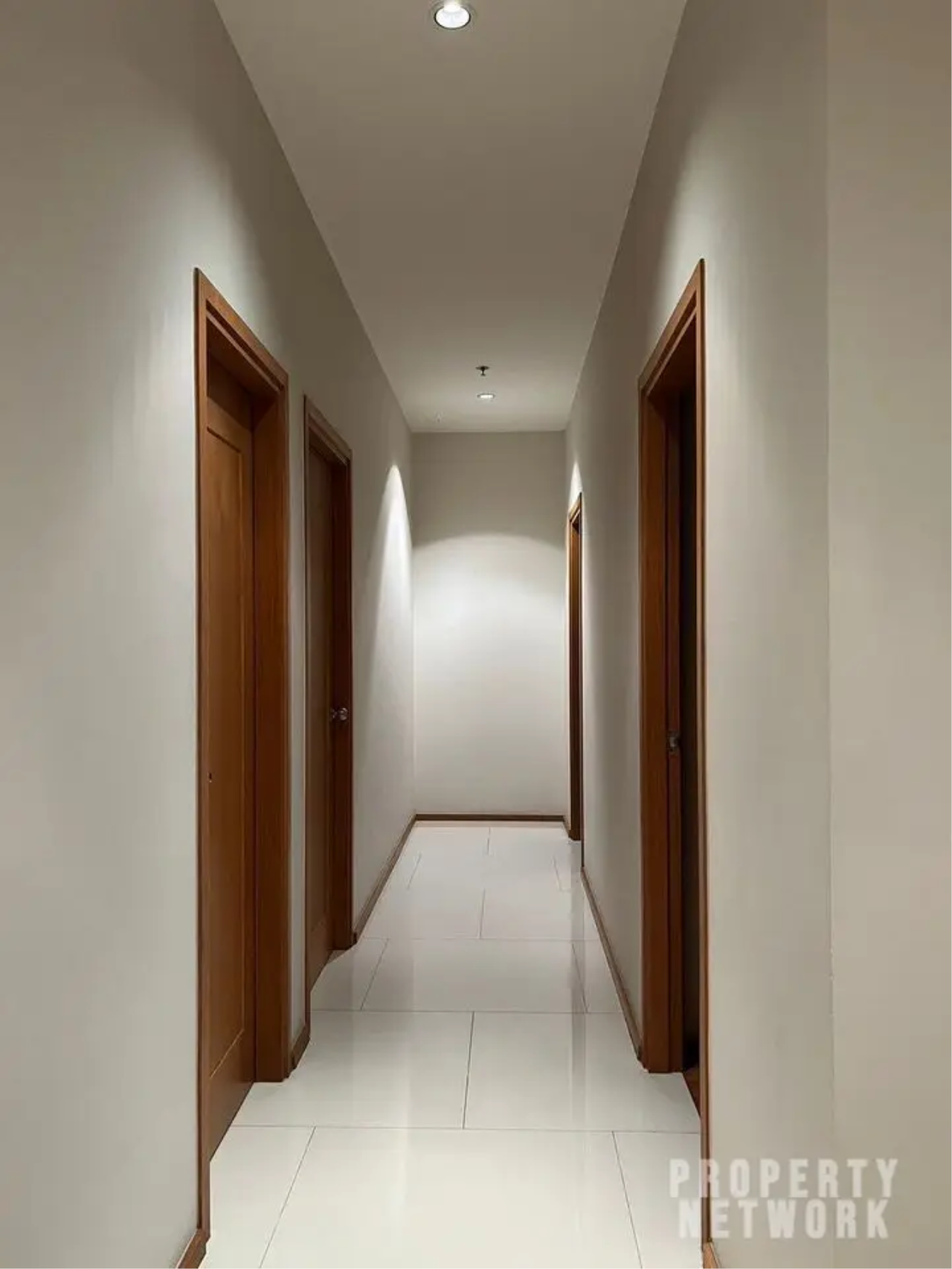 3 Bedrooms 3 Bathrooms Size 161sqm. The Emporio Place for Rent 120,000 THB