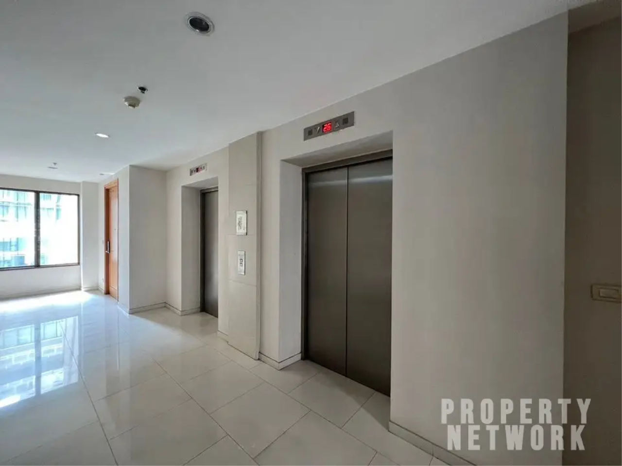 3 Bedrooms 3 Bathrooms Size 161sqm. The Emporio Place for Rent 120,000 THB