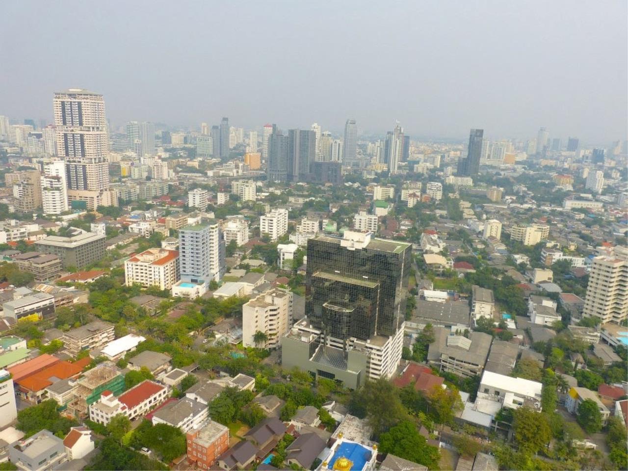 2 bedrooms 2 bathrooms Size 134sqm EMPORIO PLACE for Rent 68,000 Sale 25,000,000 THB