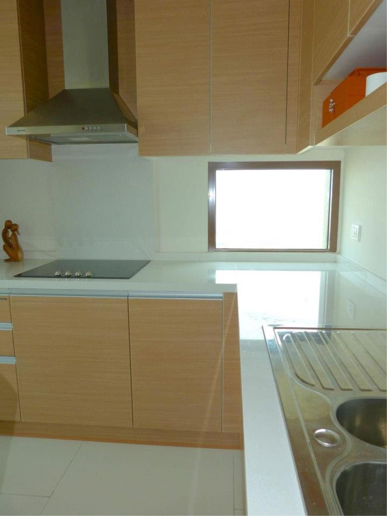2 bedrooms 2 bathrooms Size 134sqm EMPORIO PLACE for Rent 68,000 Sale 25,000,000 THB