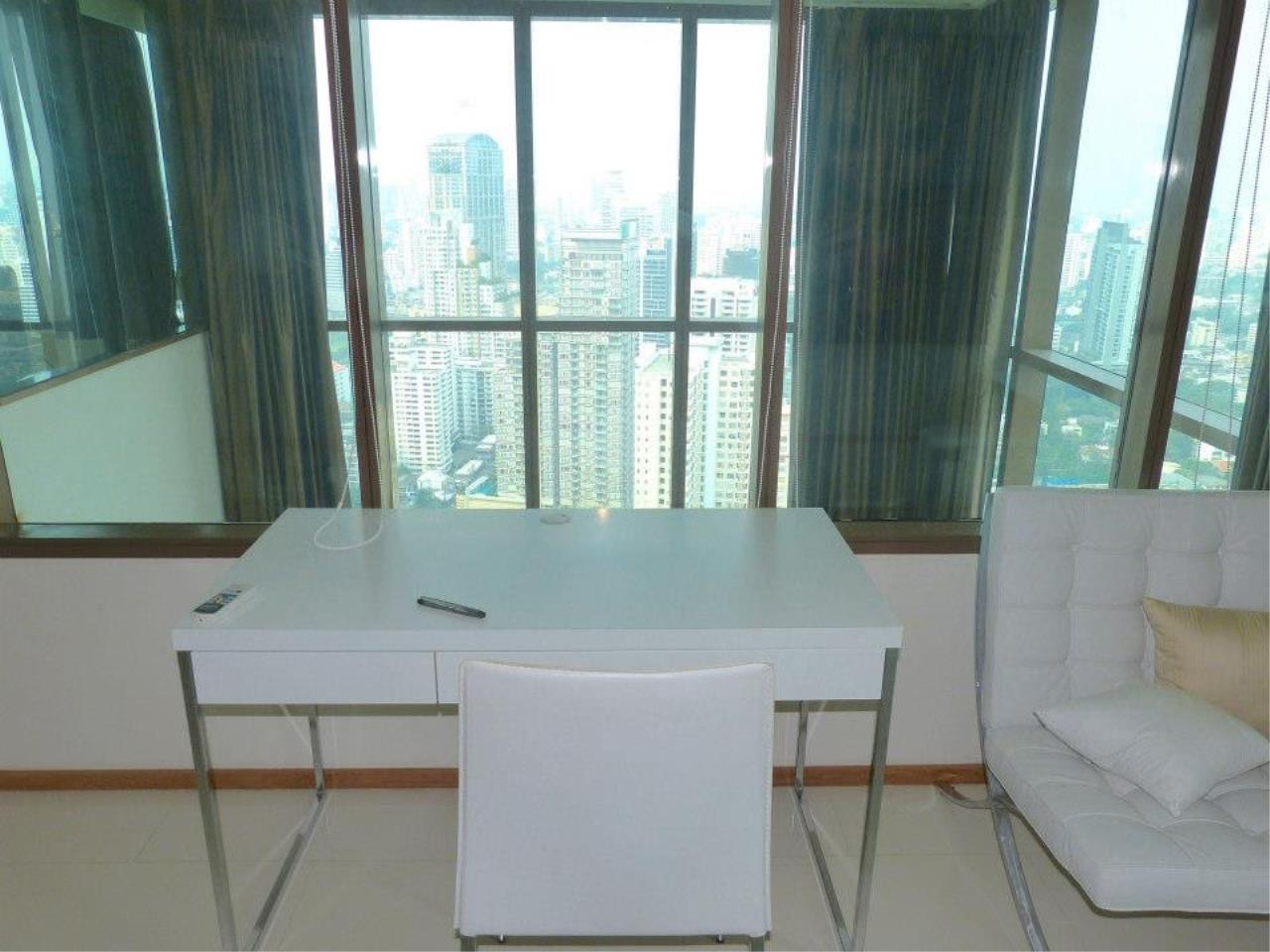 2 bedrooms 2 bathrooms Size 134sqm EMPORIO PLACE for Rent 68,000 Sale 25,000,000 THB