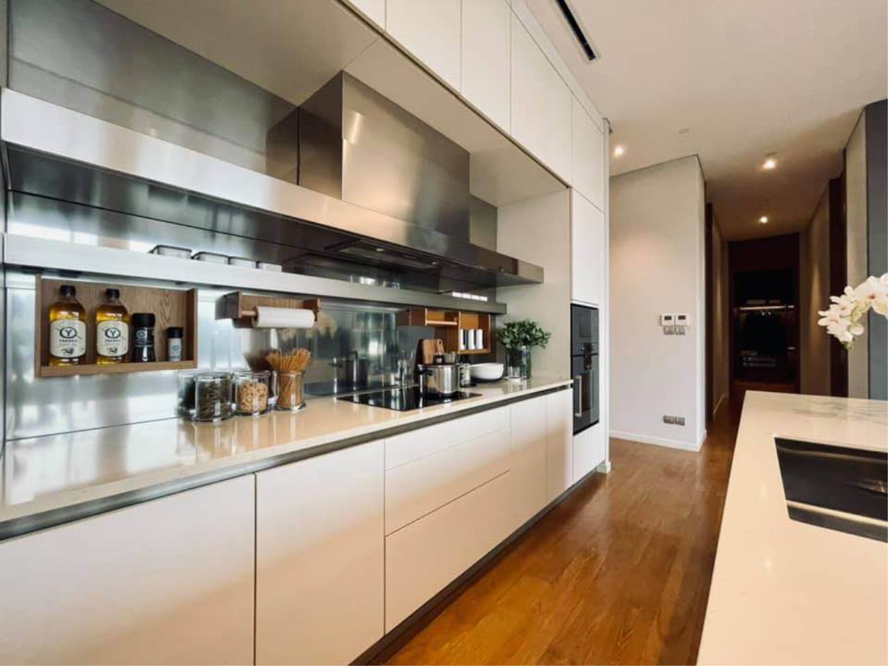 3 bedrooms 4 bathrooms sindhorn lumpini for sale