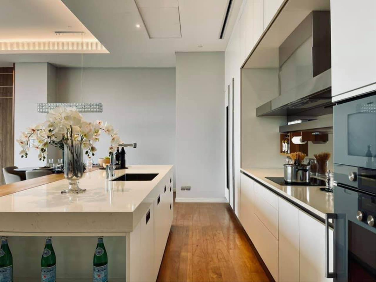 3 bedrooms 4 bathrooms sindhorn lumpini for sale