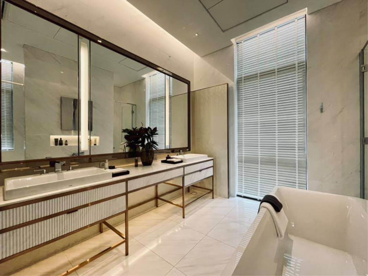 3 bedrooms 4 bathrooms sindhorn lumpini for sale