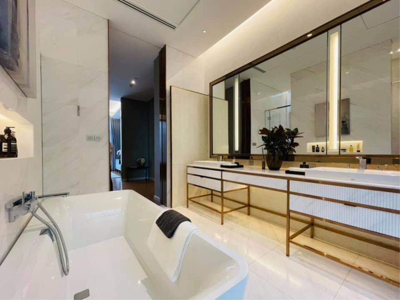 3 bedrooms 4 bathrooms sindhorn lumpini for sale