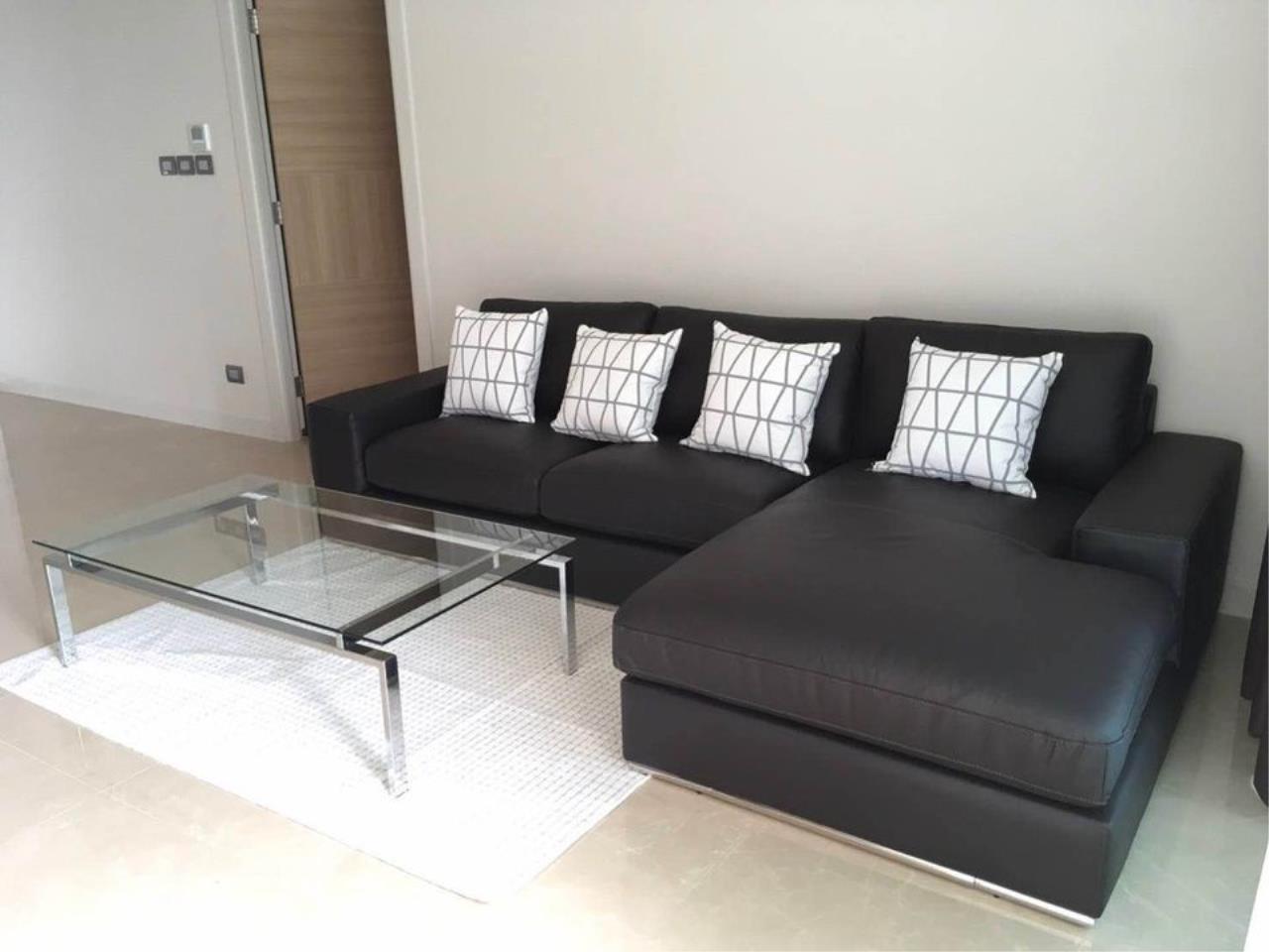 2 bedrooms 2 bathrooms sindhorn residence for rent