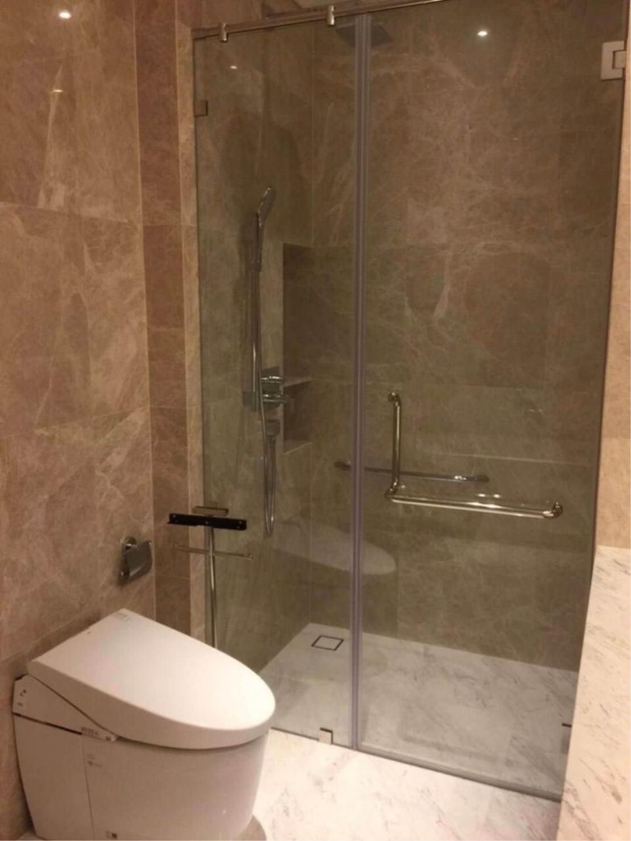 2 bedrooms 2 bathrooms sindhorn residence for rent