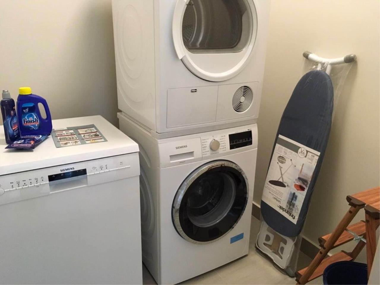 2 bedrooms 2 bathrooms sindhorn residence for rent