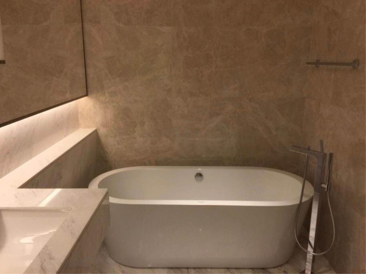2 bedrooms 2 bathrooms sindhorn residence for rent