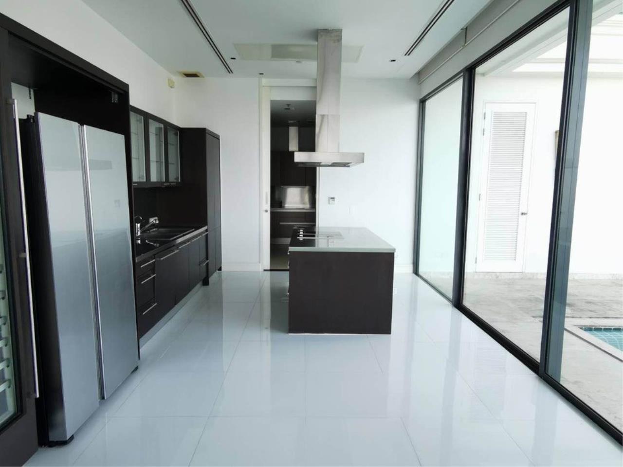 3 bedrooms 4 bathrooms size 365sqm. le raffine 39 for rent for sale
