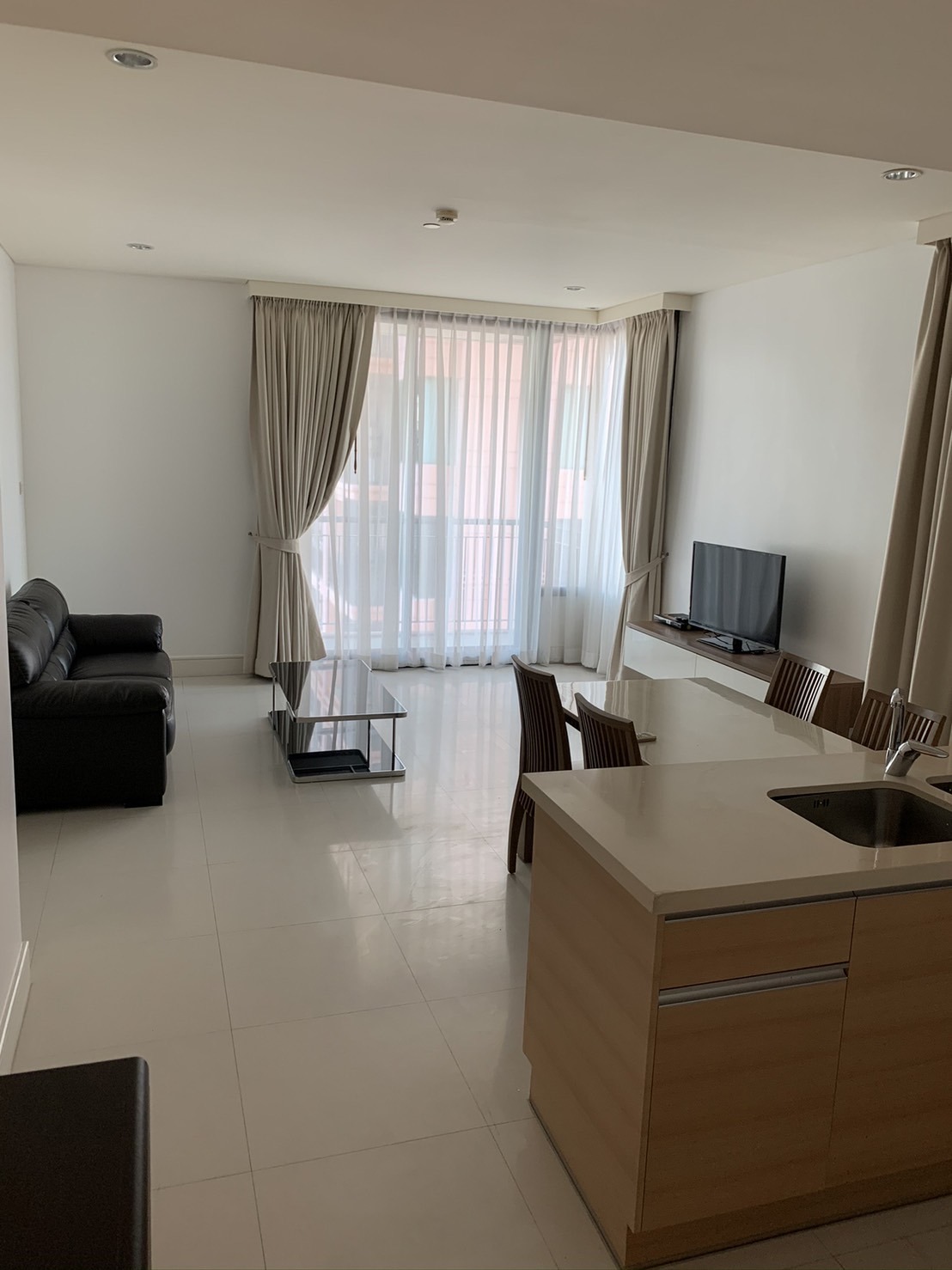 Aguston Sukhumvit 22 for rent