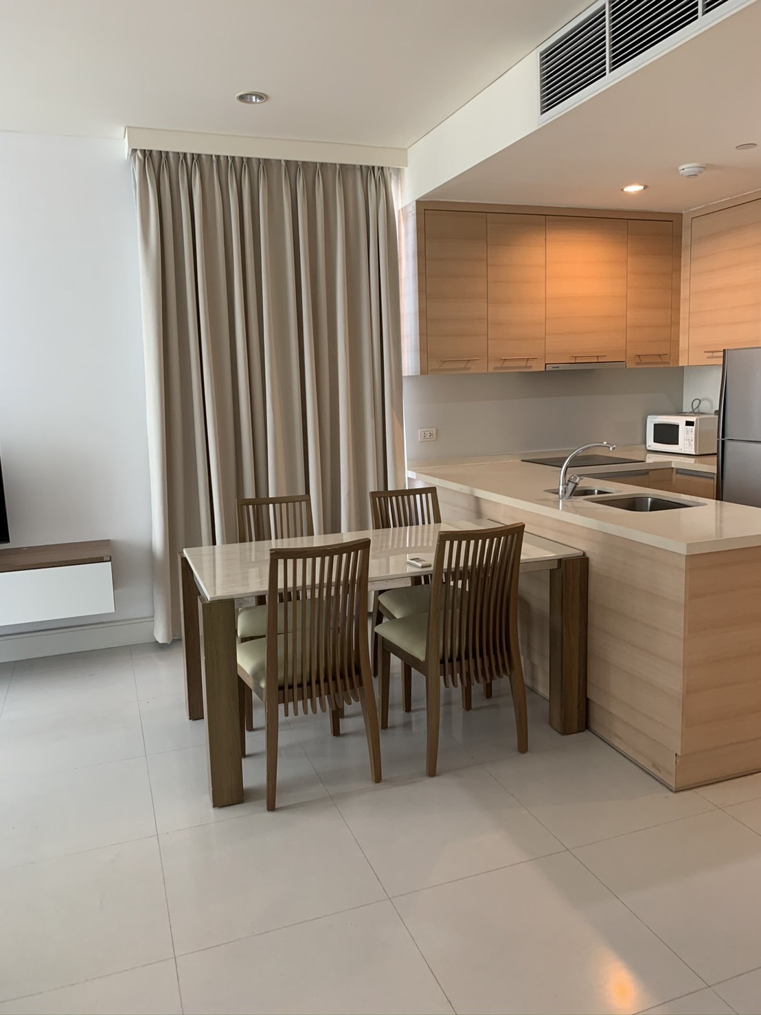 Aguston Sukhumvit 22 for rent