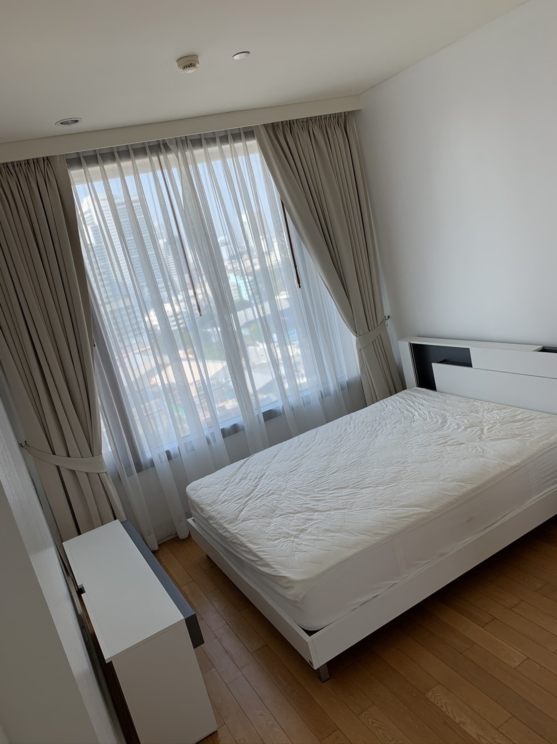 Aguston Sukhumvit 22 for rent