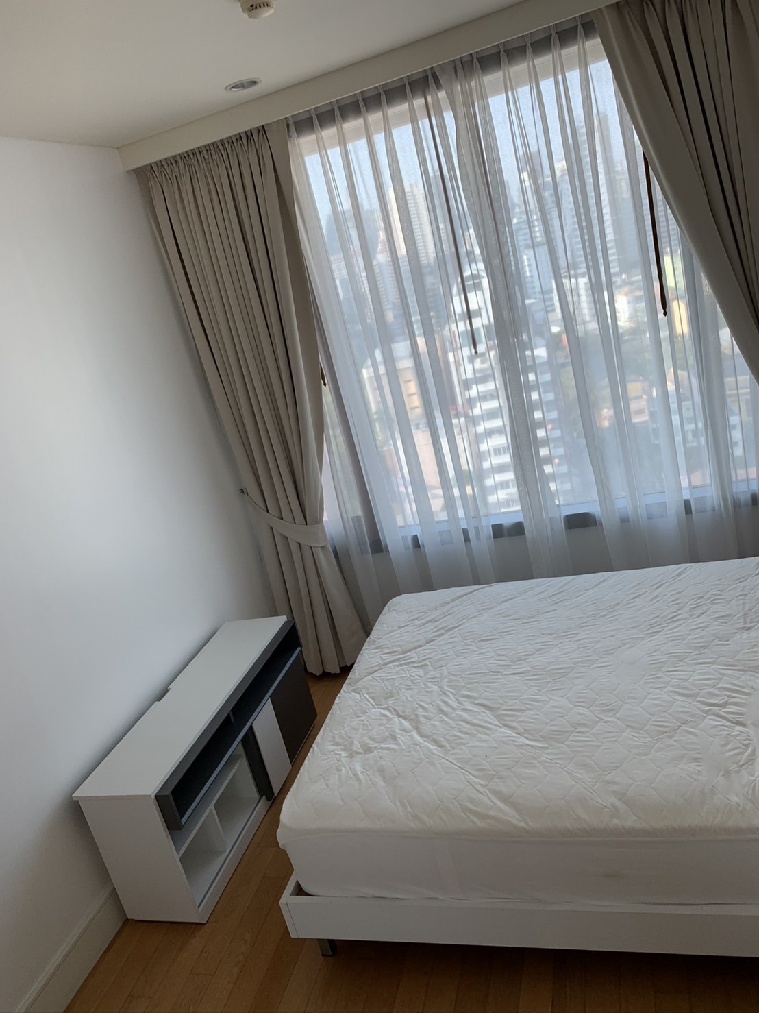 Aguston Sukhumvit 22 for rent