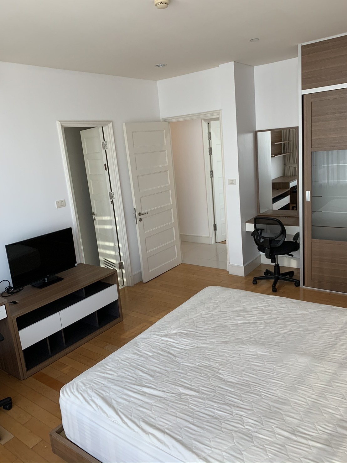 Aguston Sukhumvit 22 for rent