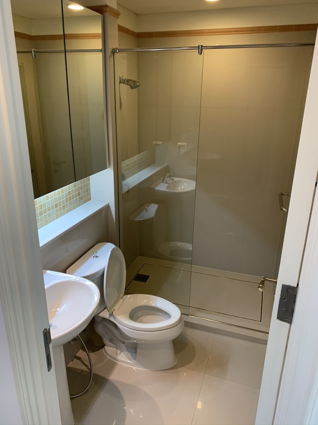 Aguston Sukhumvit 22 for rent