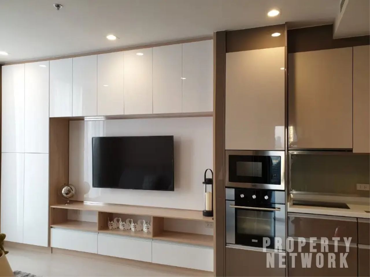 2 Bedrooms 2 Bathrooms Size 81sqm. Noble Ploenchit for Rent