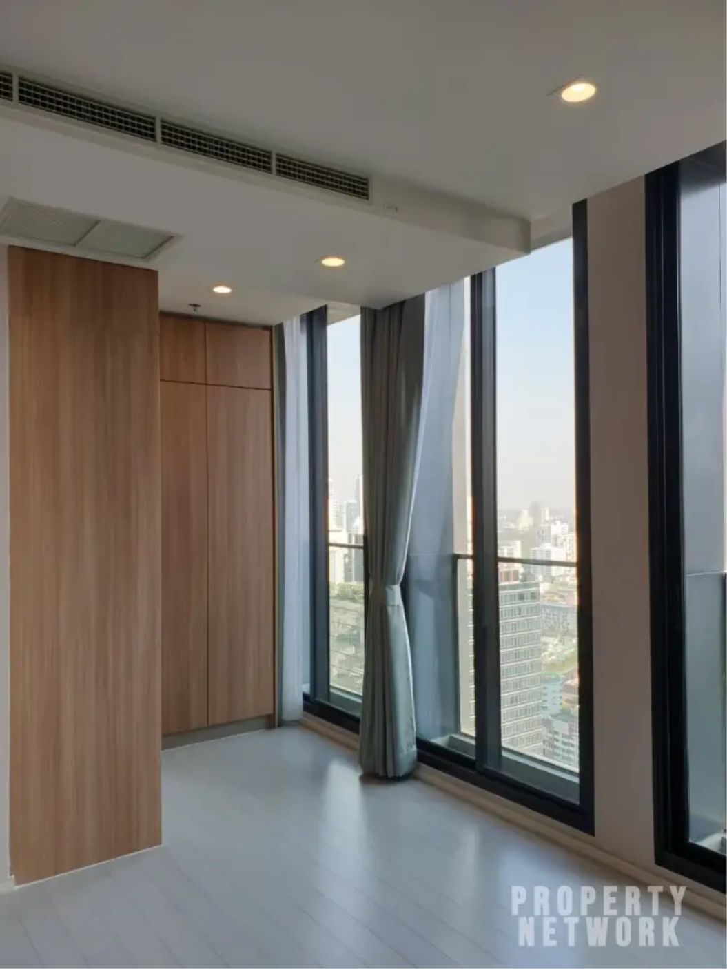 2 Bedrooms 2 Bathrooms Size 81sqm. Noble Ploenchit for Rent