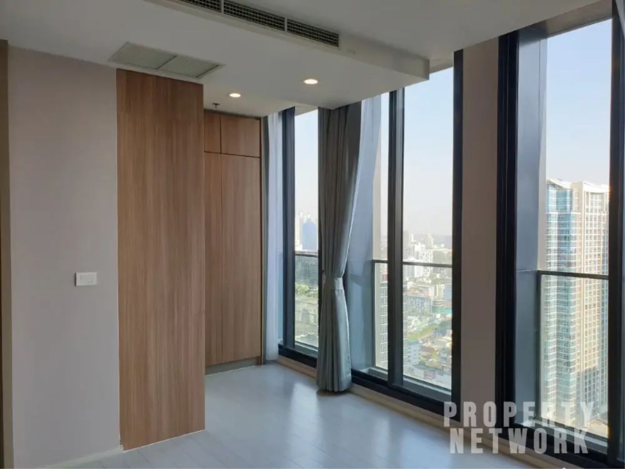 2 Bedrooms 2 Bathrooms Size 81sqm. Noble Ploenchit for Rent