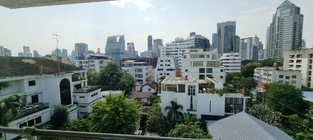 2 Bedrooms 2 Bathrooms Size 70sqm. Navin Court for Rent