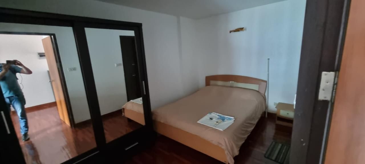 2 Bedrooms 2 Bathrooms Size 70sqm. Navin Court for Rent