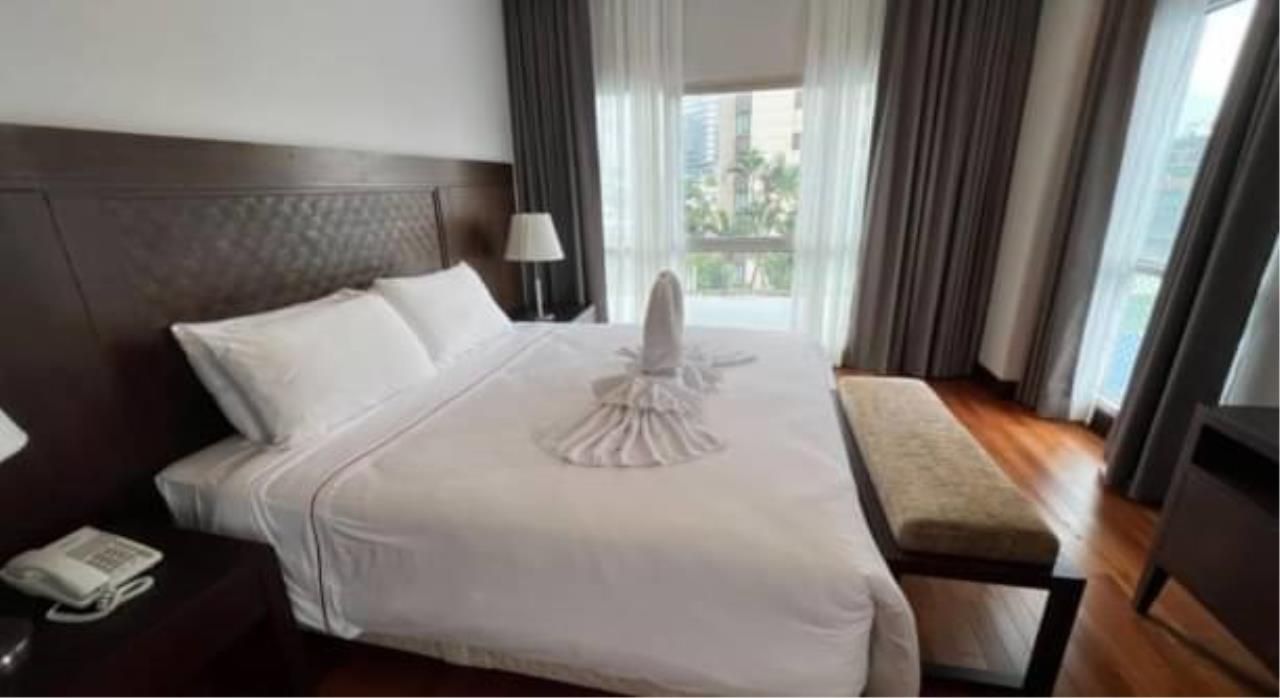 4 Bedrooms 3 Bathrooms Size 275sqm. Royal Residence Park for Rent