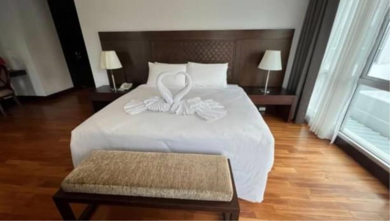 4 Bedrooms 3 Bathrooms Size 275sqm. Royal Residence Park for Rent