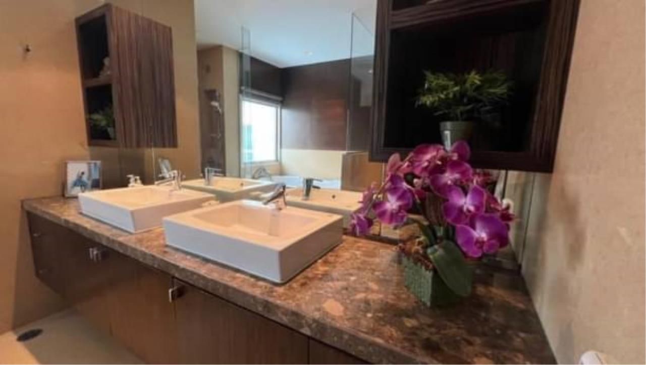 4 Bedrooms 3 Bathrooms Size 275sqm. Royal Residence Park for Rent