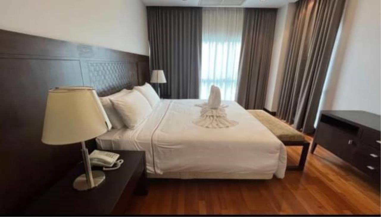 4 Bedrooms 3 Bathrooms Size 275sqm. Royal Residence Park for Rent
