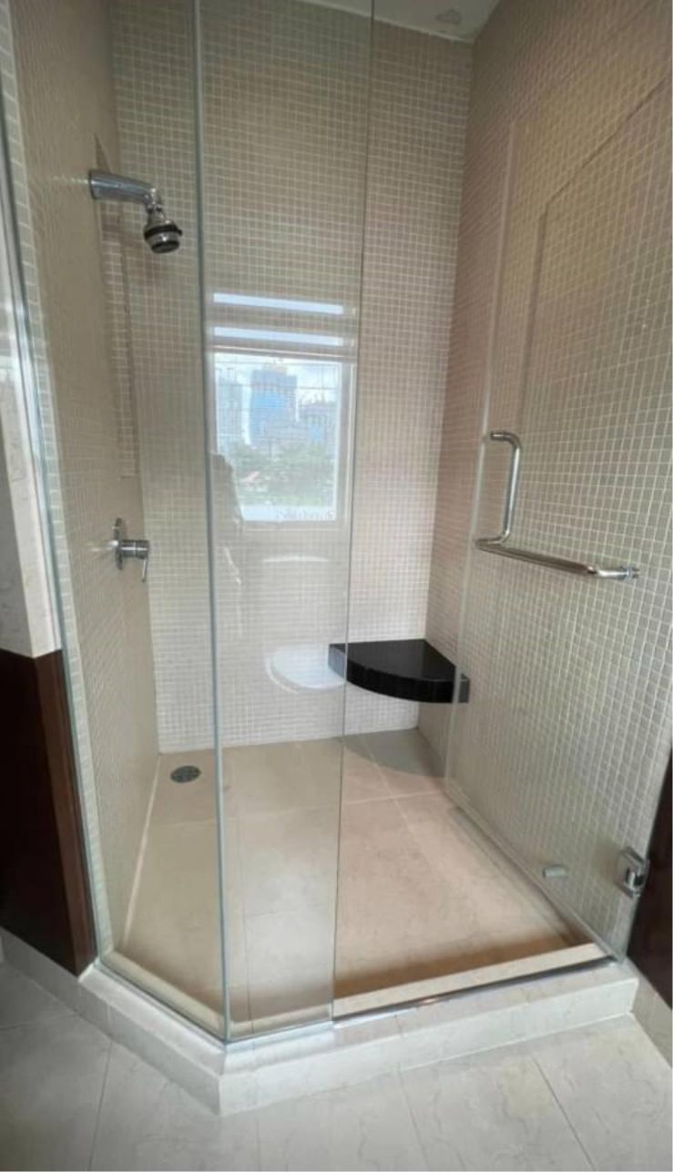 4 Bedrooms, 3 Bathrooms Size 275sqm. Royal Residence Park for Rent 160,000 THB